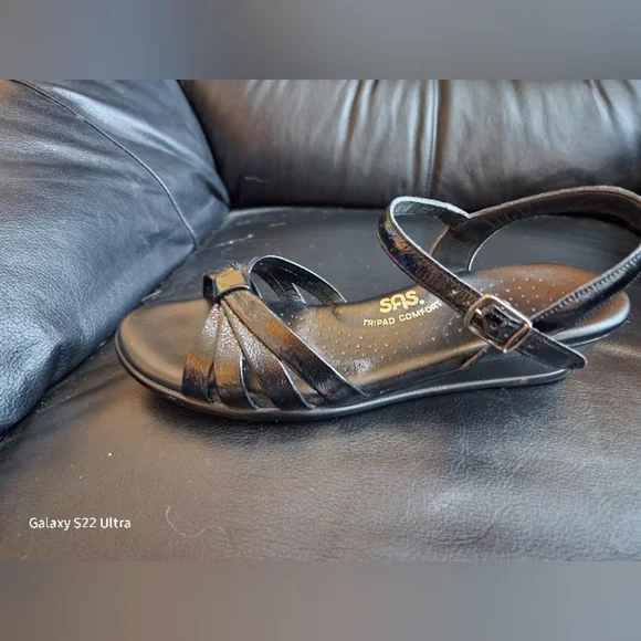 EUC in Original Box Quarter Strap Wedge Sandal - Picture 7 of 11